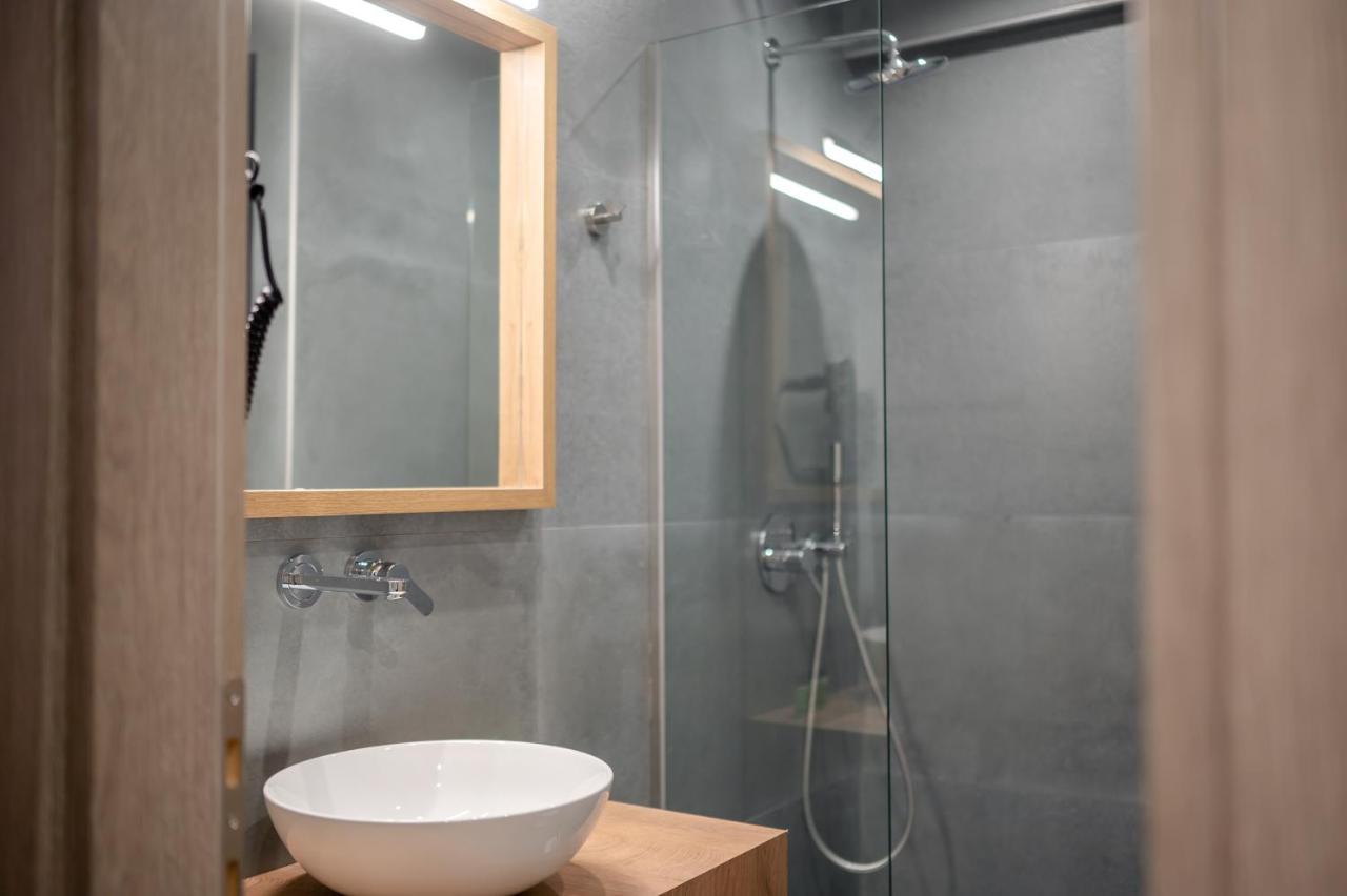 Blue Wave Luxury Suites Nea Iraklitsa Εξωτερικό φωτογραφία