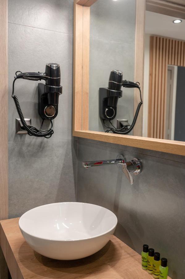 Blue Wave Luxury Suites Nea Iraklitsa Εξωτερικό φωτογραφία